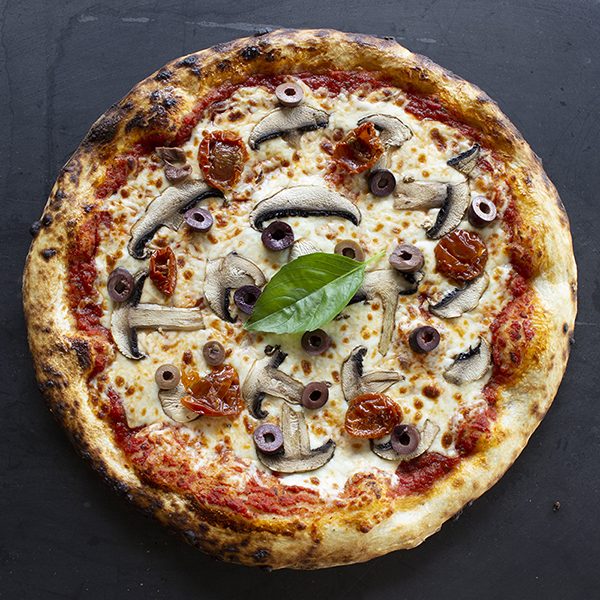 Pizza funghi e olives
